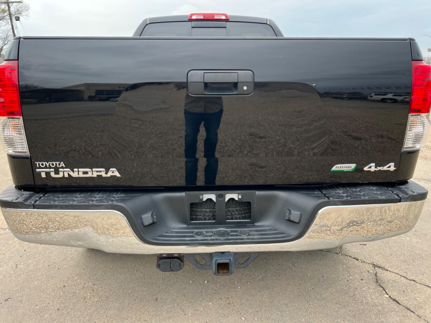 2013 Black /Tan Toyota Tundra TSS (5TFUW5F17DX) with an 5.7 V8 engine, Automatic transmission, located at 4520 Airline Hwy, Baton Rouge, LA, 70805, (225) 357-1497, 30.509325, -91.145432 - 2013 Toyota Tundra Double Cab 4X4 ****One Owner & No Accidents**** 5.7 V8 Gas, 199K Miles, Power Windows, Locks & Mirrors, Spray In Bedliner, Tow Pkg. NO IN HOUSE FINANCING. FOR INFO PLEASE CONTACT JEFF AT 225 357-1497 CHECK OUT OUR A+ RATING WITH THE BETTER BUSINESS BUREAU WE HAVE BEEN A FAMILY OWN - Photo#6